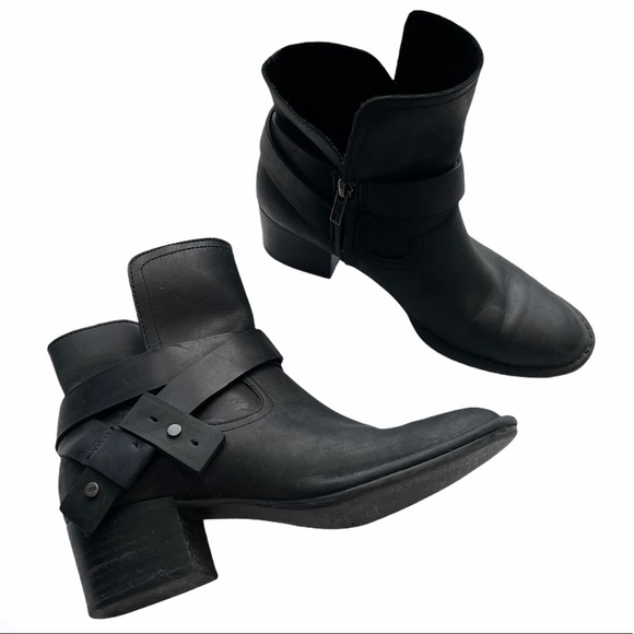 UGG Elysian Black Leather Round Toe Moto Boots Size 6 - Picture 11 of 11